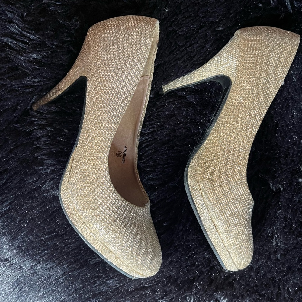 David’s bridal gold  sparkly heels very dressy size 10